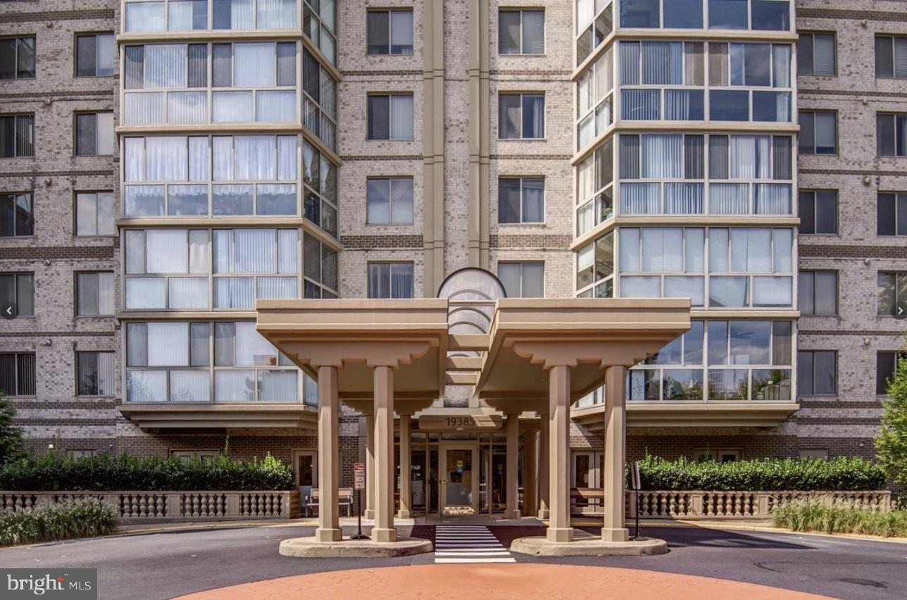 Welcome Home to Riverbend at Lansdowne Woods!