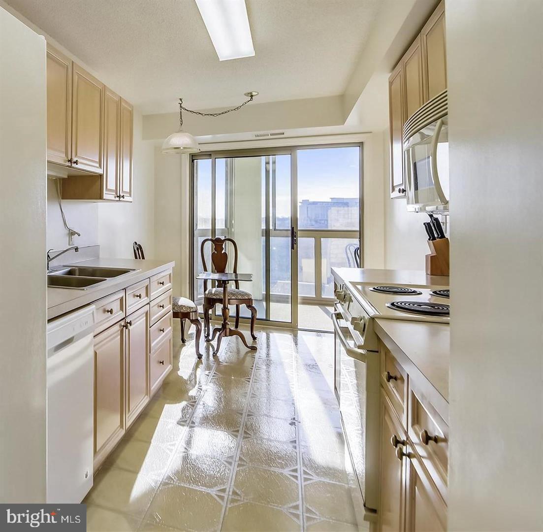 19385 Cypress Ridge Terrace, Unit 920 Leesburg, VA 20176 - Photo 9 of 42 a kitchen with stainless steel appliances granite countertop a stove and a sink