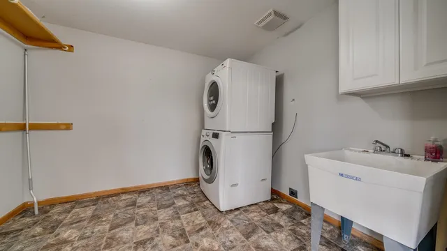 $329,000 | 9020 East Flagg Road, Rochelle, IL 61068