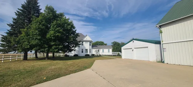 $329,000 | 9020 East Flagg Road, Rochelle, IL 61068