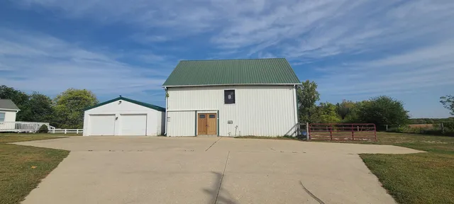 $329,000 | 9020 East Flagg Road, Rochelle, IL 61068