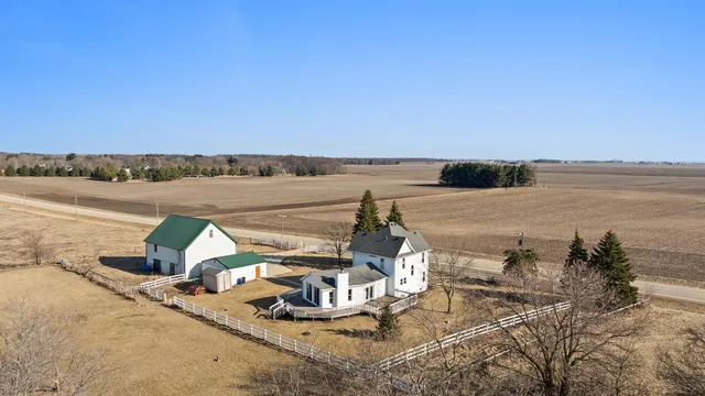 $329,000 | 9020 East Flagg Road, Rochelle, IL 61068