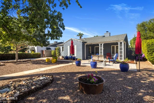a view of a house with backyard and sitting area