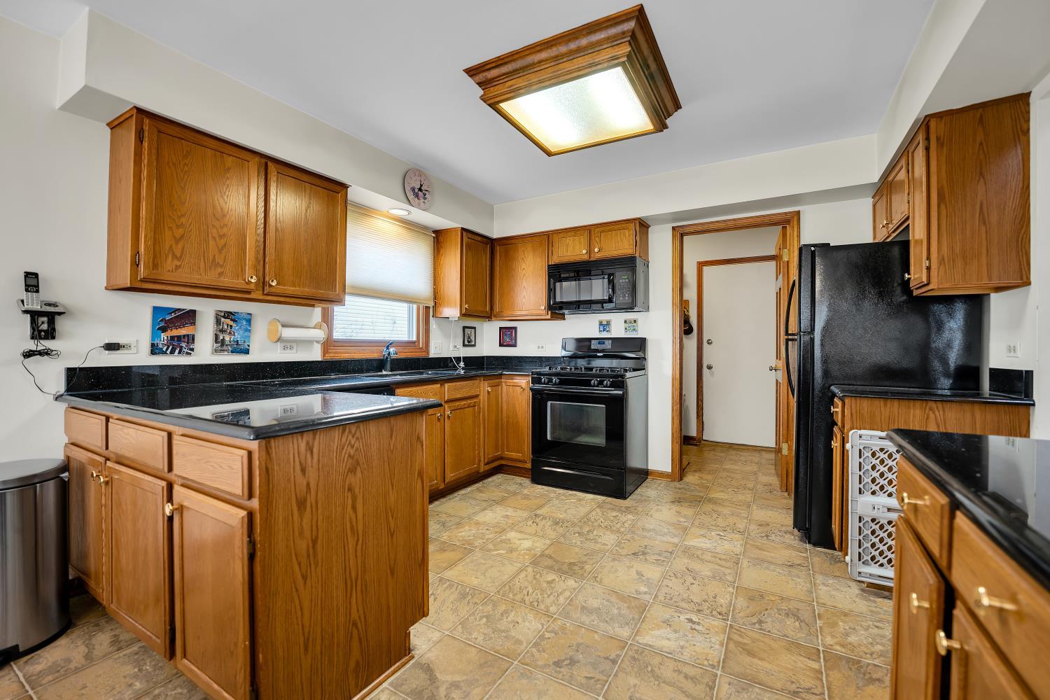 952 Pearson Road Cary, IL 60013 - Photo 11 of 39 Gallery Image 11