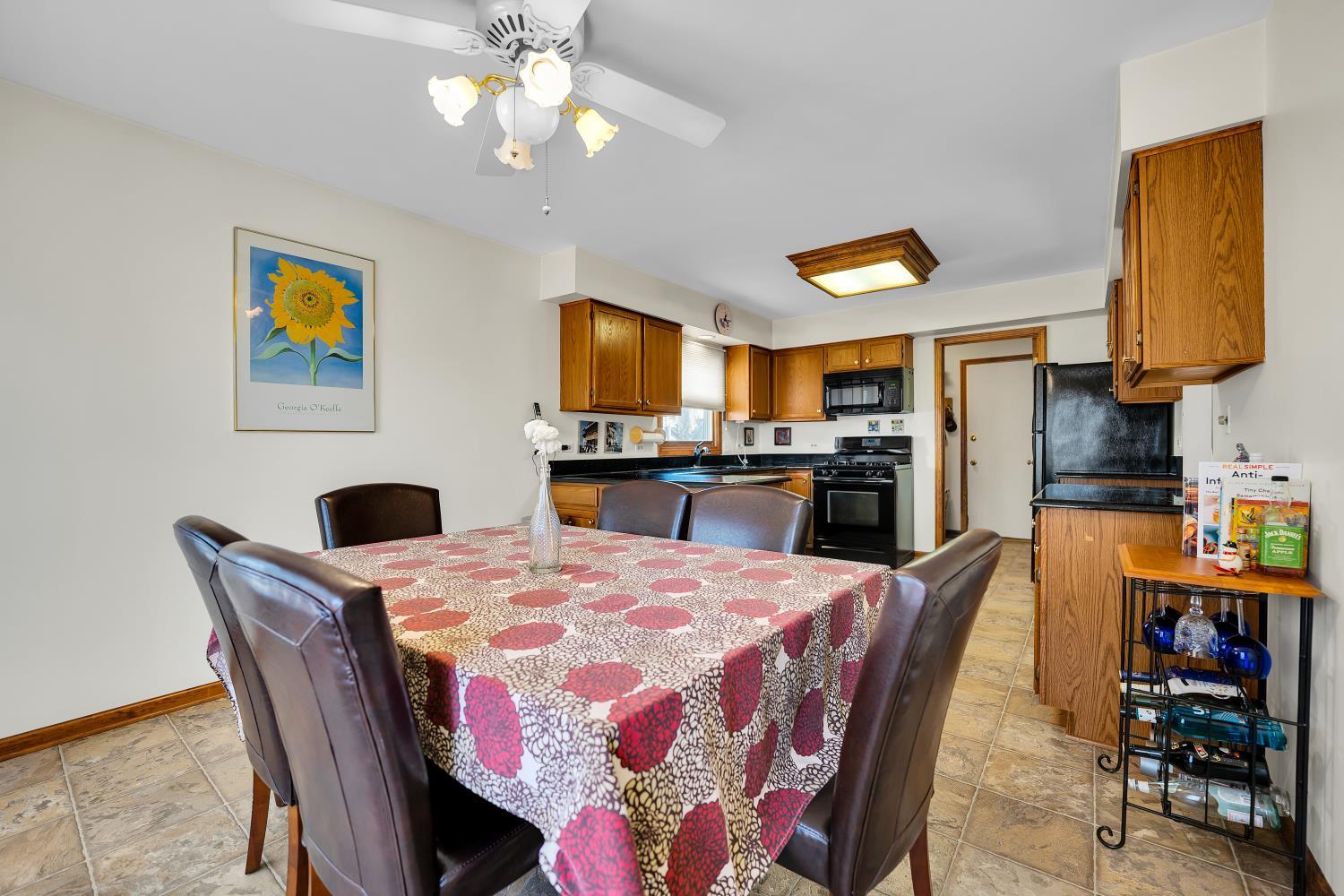952 Pearson Road Cary, IL 60013 - Photo 13 of 39 Gallery Image 13