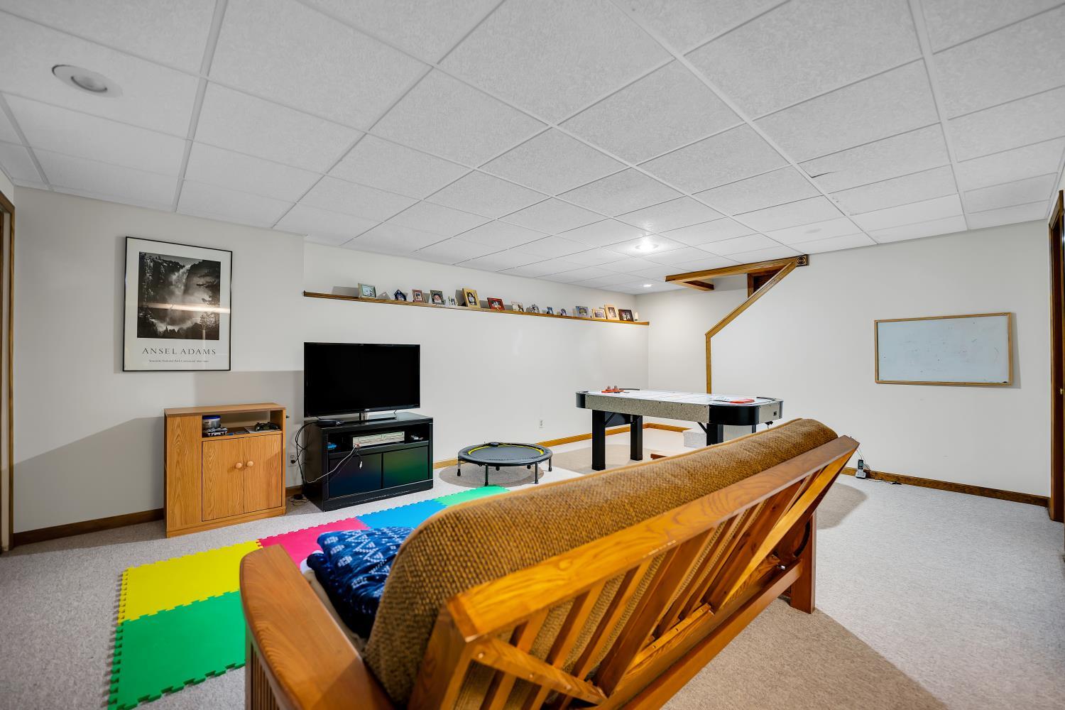 952 Pearson Road Cary, IL 60013 - Photo 27 of 39 Gallery Image 27