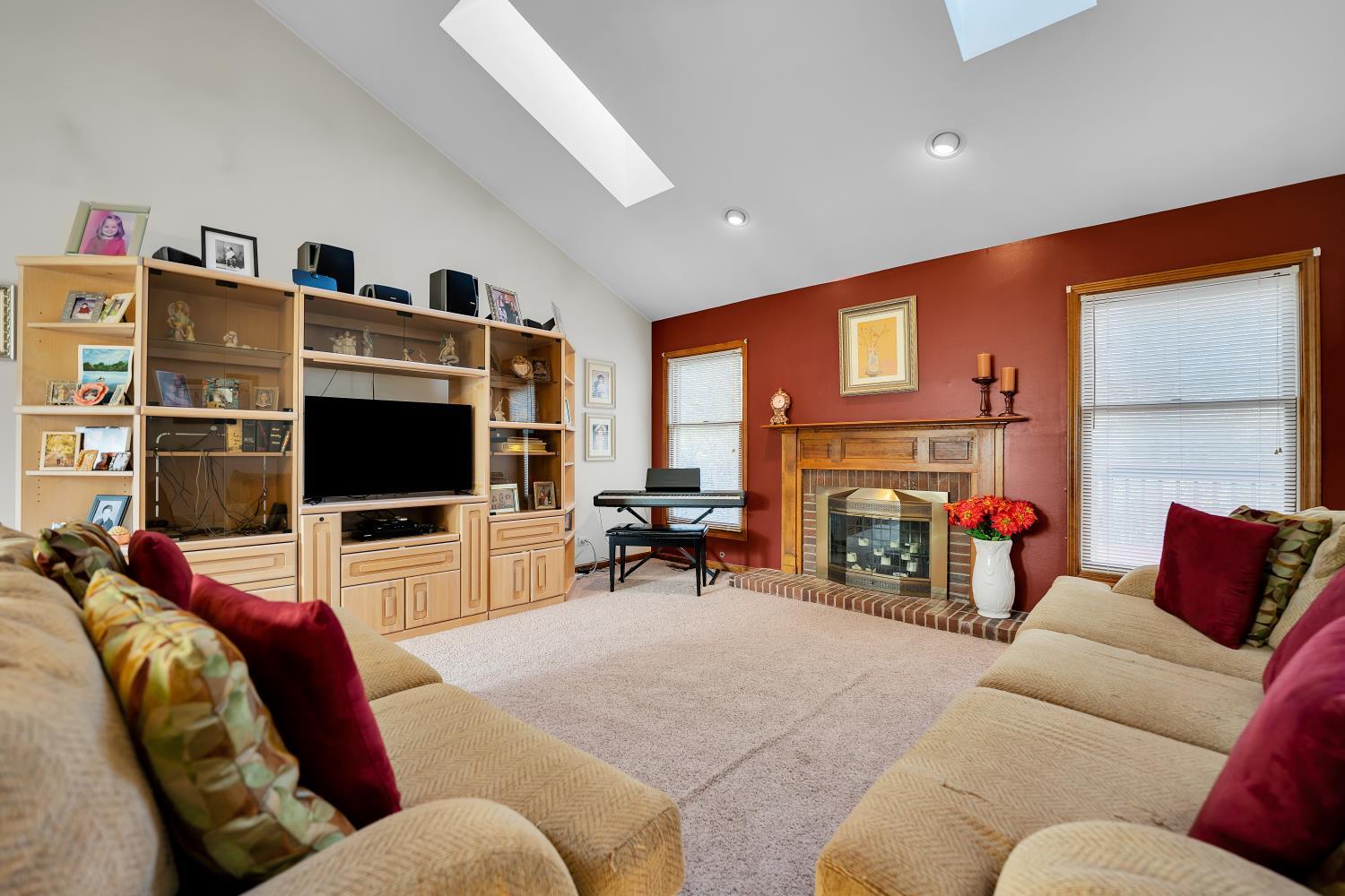 952 Pearson Road Cary, IL 60013 - Photo 6 of 39 Gallery Image 6