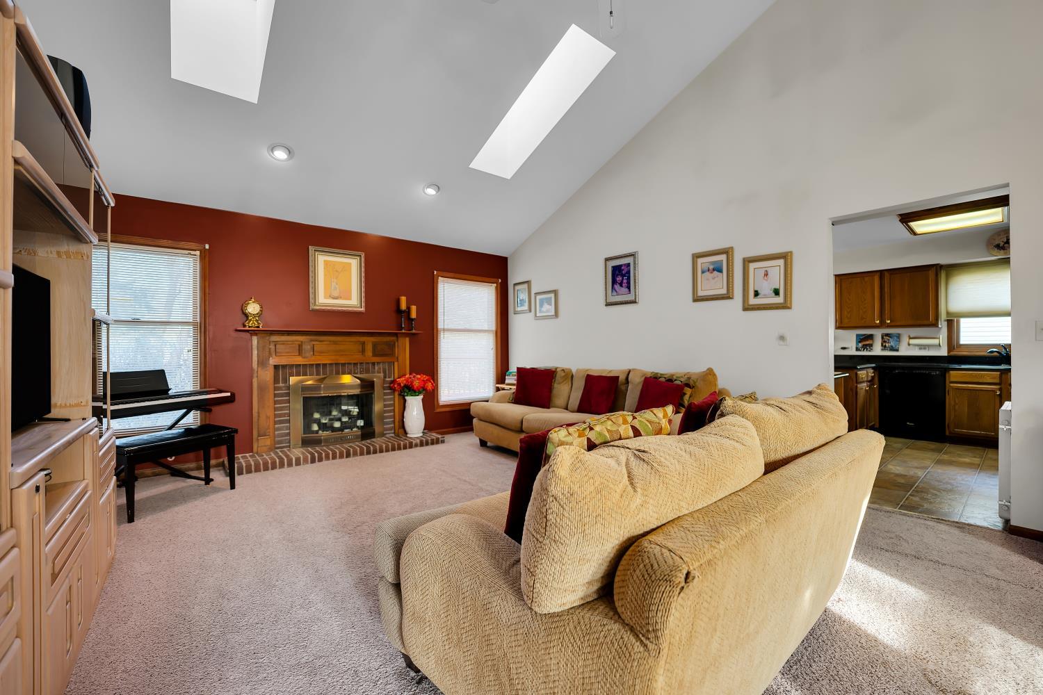 952 Pearson Road Cary, IL 60013 - Photo 7 of 39 Gallery Image 7