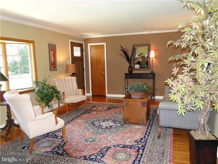 1175 Thomas Road Wayne, PA 19087 - Photo 7 of 23 Living Room