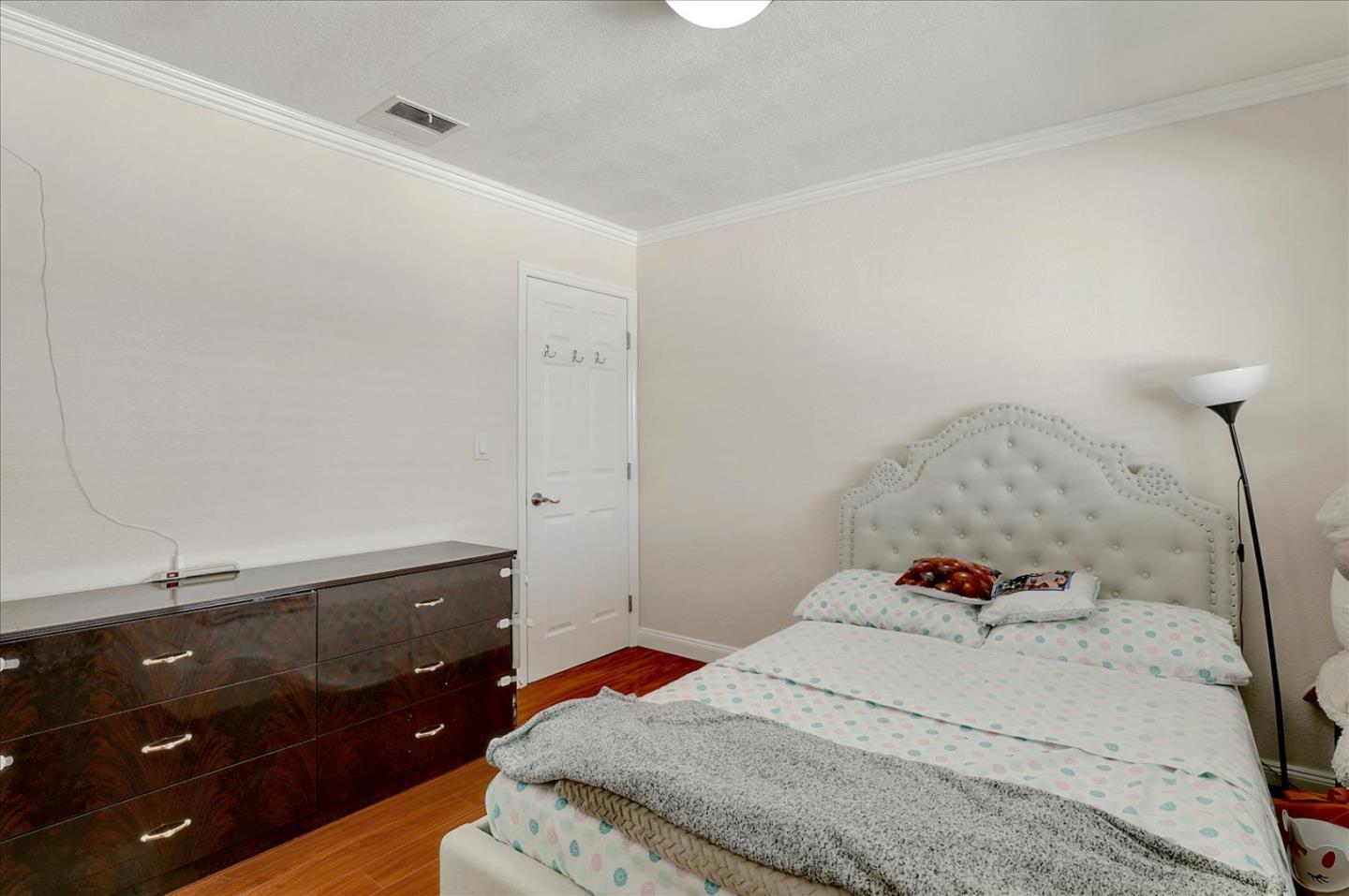 5450 Monterey Road, Unit 168 San Jose, CA 95111 - Photo 31 of 56 a bedroom with a bed and a dresser