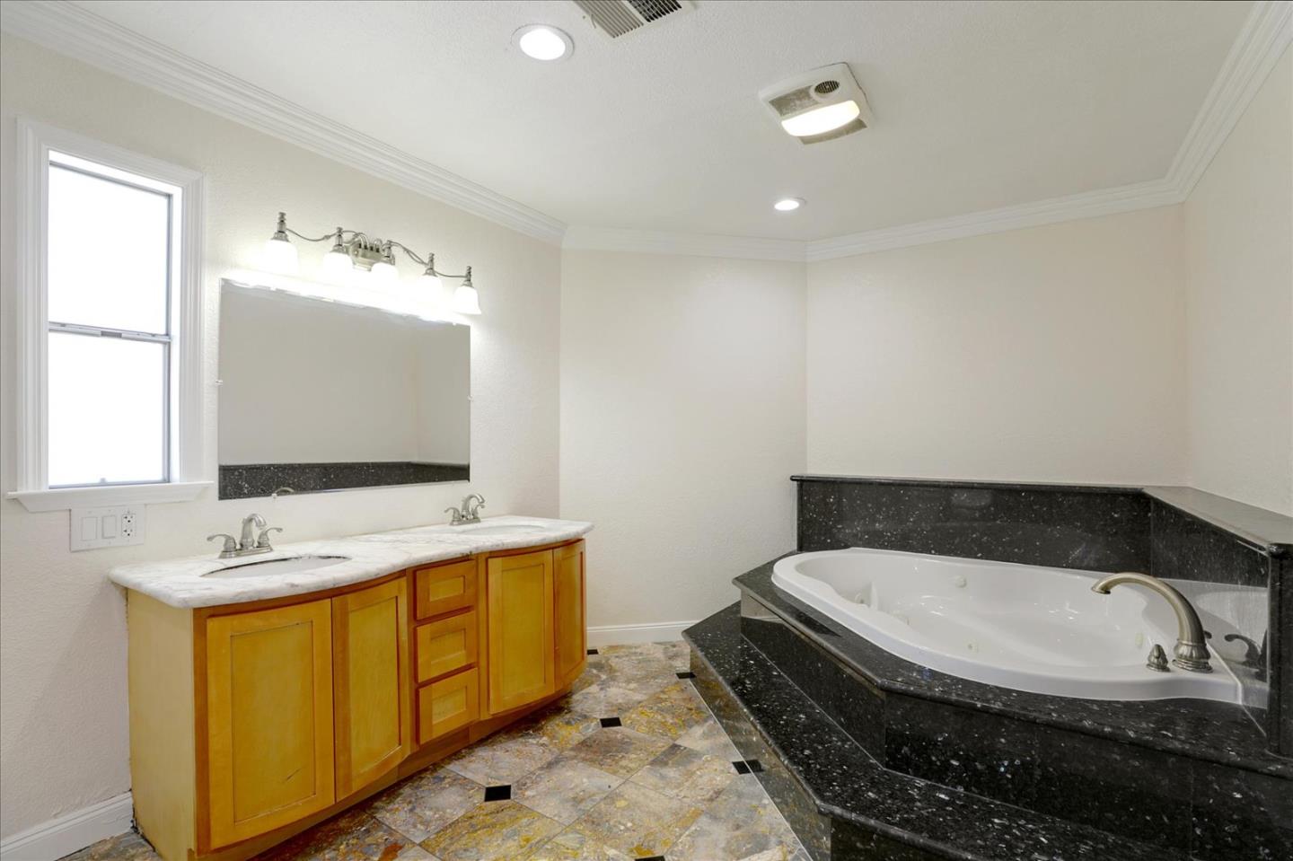 5450 Monterey Road, Unit 168 San Jose, CA 95111 - Photo 40 of 56 a bathroom with a tub sink and mirror