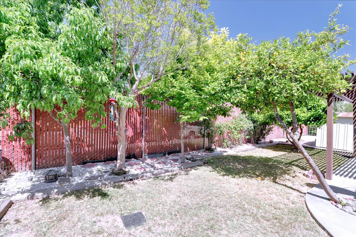 5450 Monterey Road, Unit 168 San Jose, CA 95111 - Photo 48 of 56 a backyard of a house with lots of green space