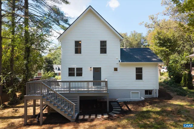 a view of house and outdoor space