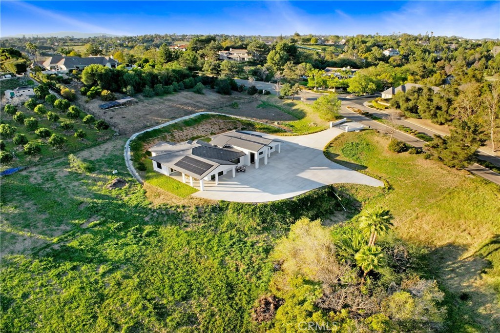 2027 Vía Monserate Fallbrook, CA 92028 - Photo 4 of 45