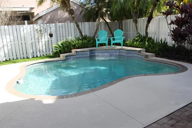 $685,000 | 171 Bayridge Lane, Weston, FL 33326