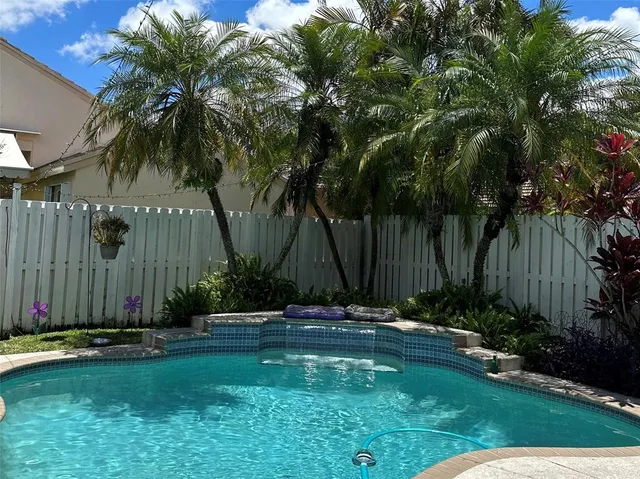 $685,000 | 171 Bayridge Lane, Weston, FL 33326