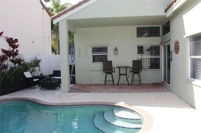 $685,000 | 171 Bayridge Lane, Weston, FL 33326