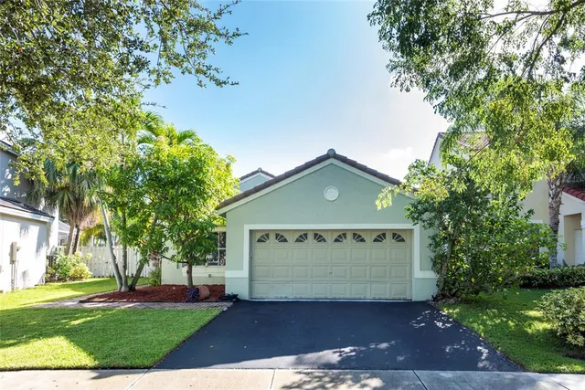 $685,000 | 171 Bayridge Lane, Weston, FL 33326