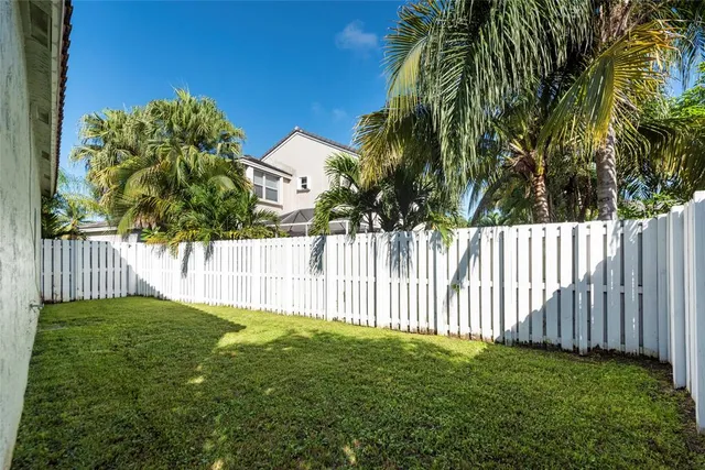 $685,000 | 171 Bayridge Lane, Weston, FL 33326