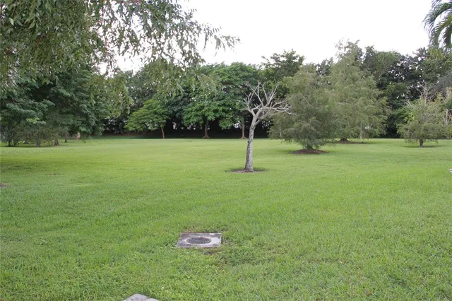 $685,000 | 171 Bayridge Lane, Weston, FL 33326