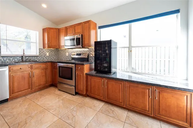 $685,000 | 171 Bayridge Lane, Weston, FL 33326