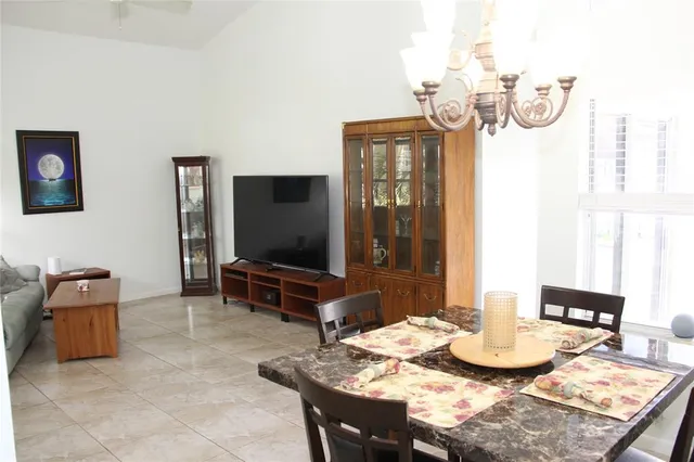 $685,000 | 171 Bayridge Lane, Weston, FL 33326