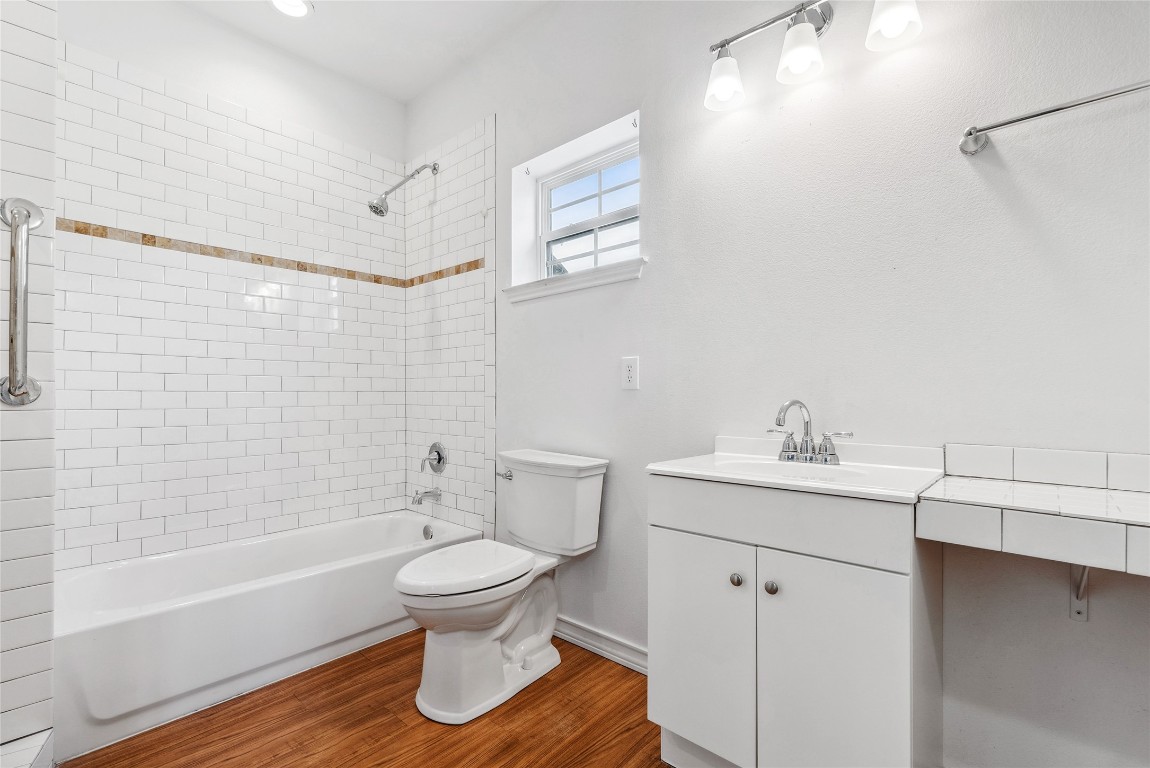 826 Savannah Cove Elgin, TX 78621 - Photo 19 of 35 Primary Bath