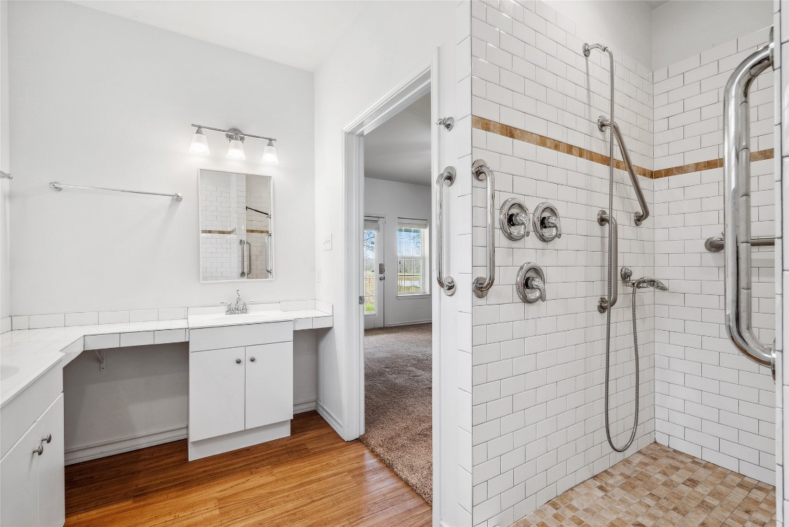 826 Savannah Cove Elgin, TX 78621 - Photo 20 of 35 Primary Bath