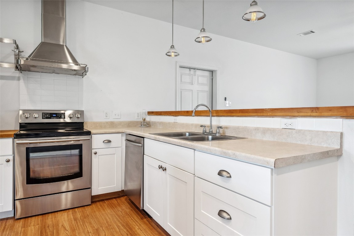826 Savannah Cove Elgin, TX 78621 - Photo 9 of 35 Kitchen Stove and Sink