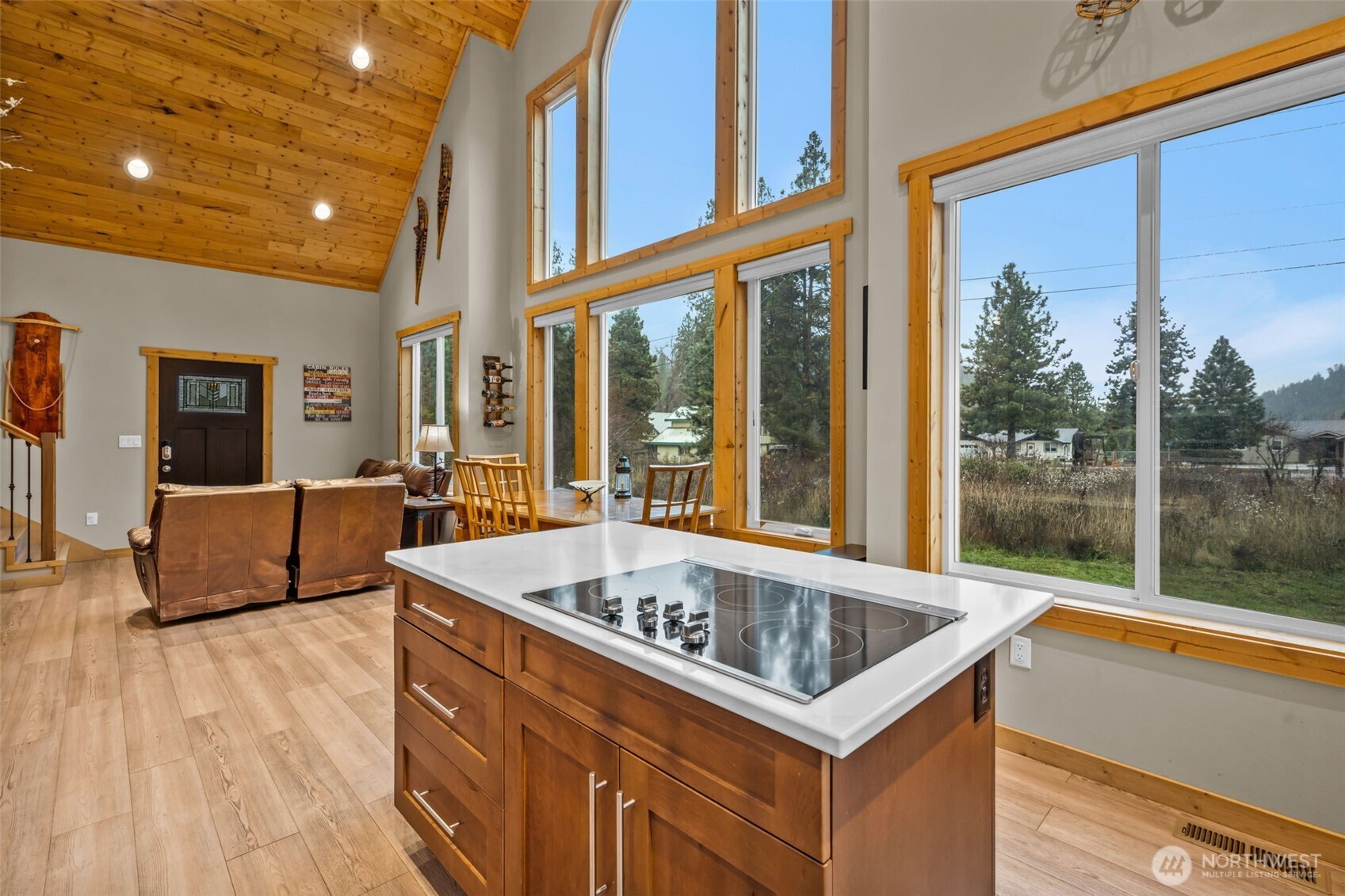 11650 Eagle Creek Road Leavenworth, WA 98826 - Photo 12 of 38 a bathroom with a tub a sink and a large window