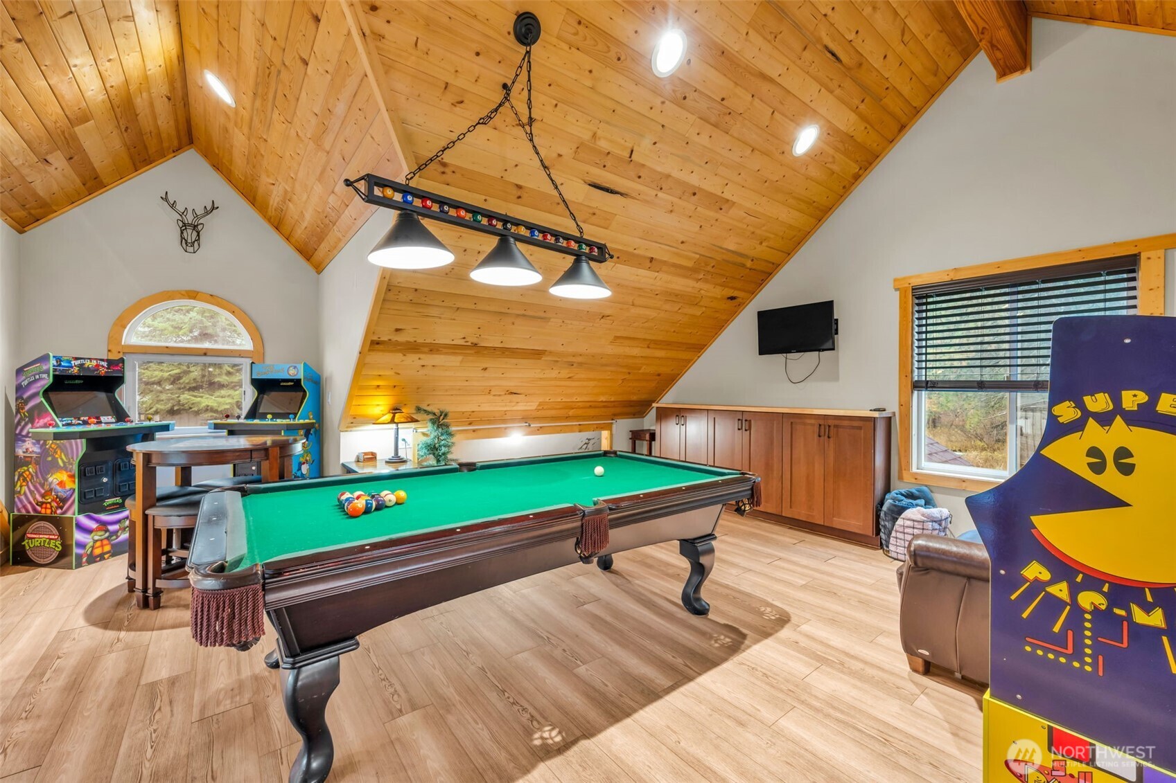 11650 Eagle Creek Road Leavenworth, WA 98826 - Photo 19 of 38 a room with furniture and paintings on the wall