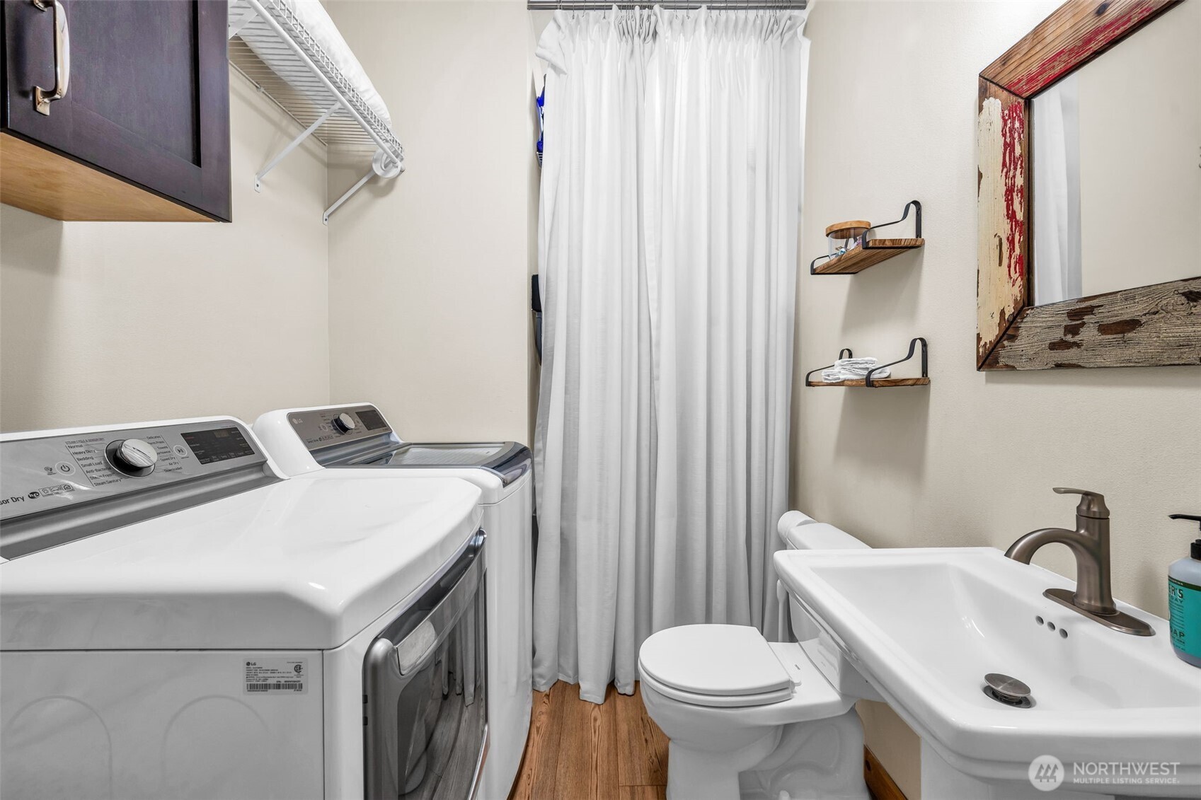 11650 Eagle Creek Road Leavenworth, WA 98826 - Photo 25 of 38 a bathroom with a sink and a toilet