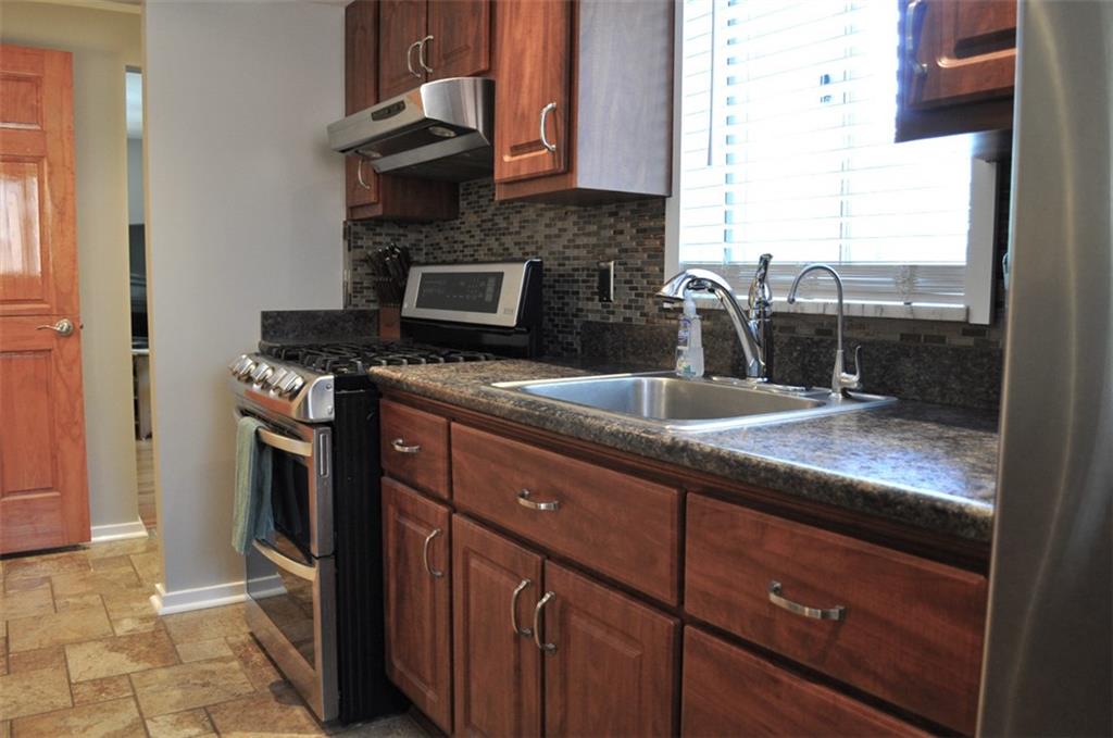 1563 Riverside Drive Verona, PA 15147 - Photo 6 of 25 Gallery Image 6