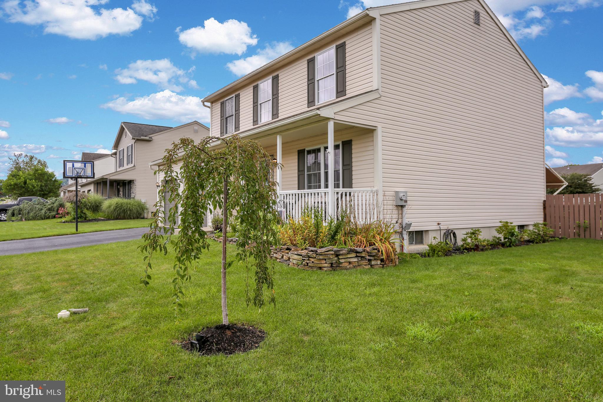 15 Primrose Lane Reading, PA 19608 - Photo 2 of 28 Gallery Image 2