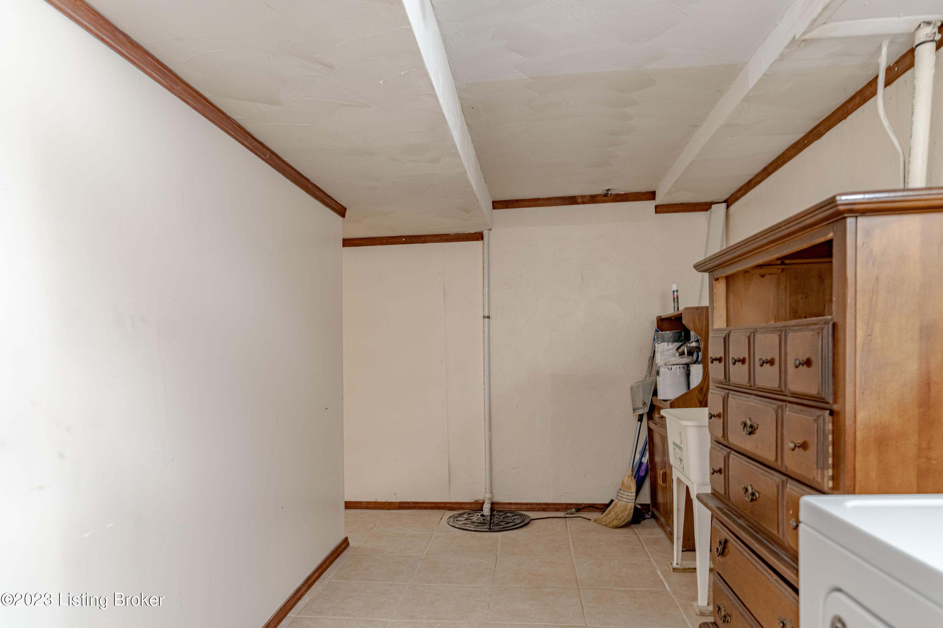 4919 Cane Run Road Louisville, KY 40216 - Photo 47 of 48 DSC05870