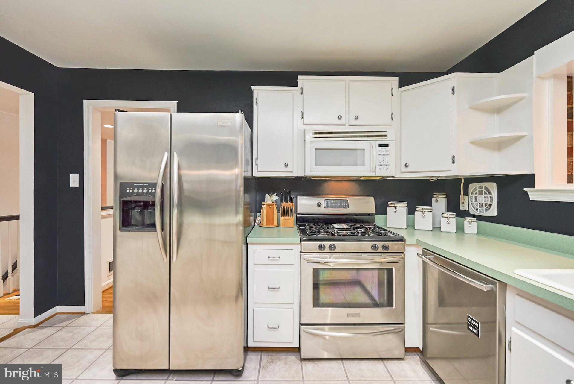 6911 Brisbane Street Springfield, VA 22152 - Photo 13 of 43 Light and Bright Kitchen