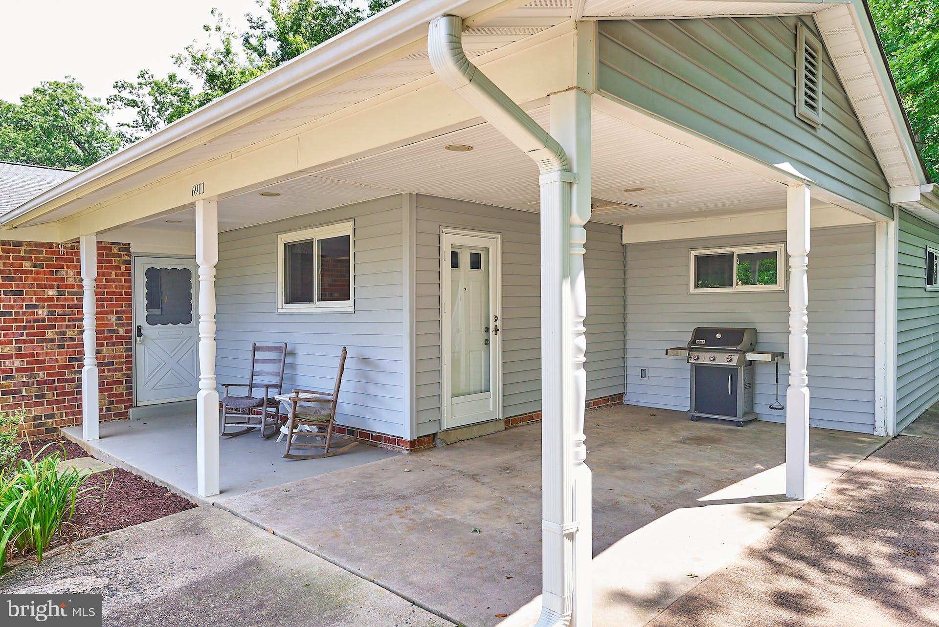 6911 Brisbane Street Springfield, VA 22152 - Photo 4 of 43 1-car carport