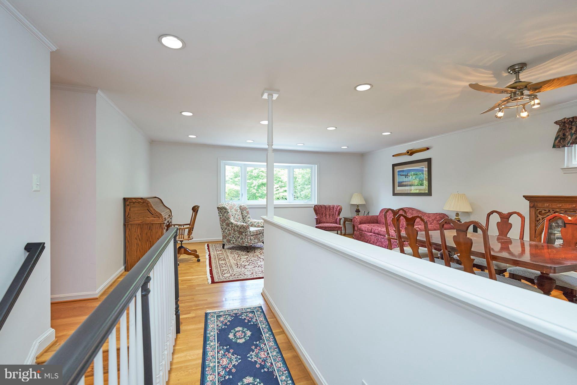 6911 Brisbane Street Springfield, VA 22152 - Photo 5 of 43 Foyer
