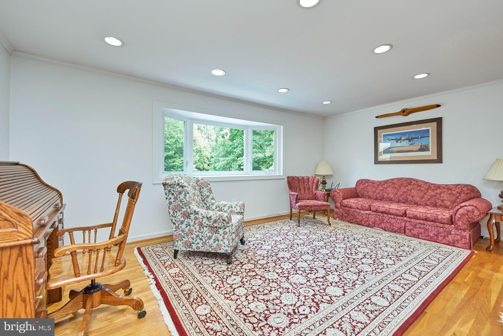 6911 Brisbane Street Springfield, VA 22152 - Photo 7 of 43 Living Room