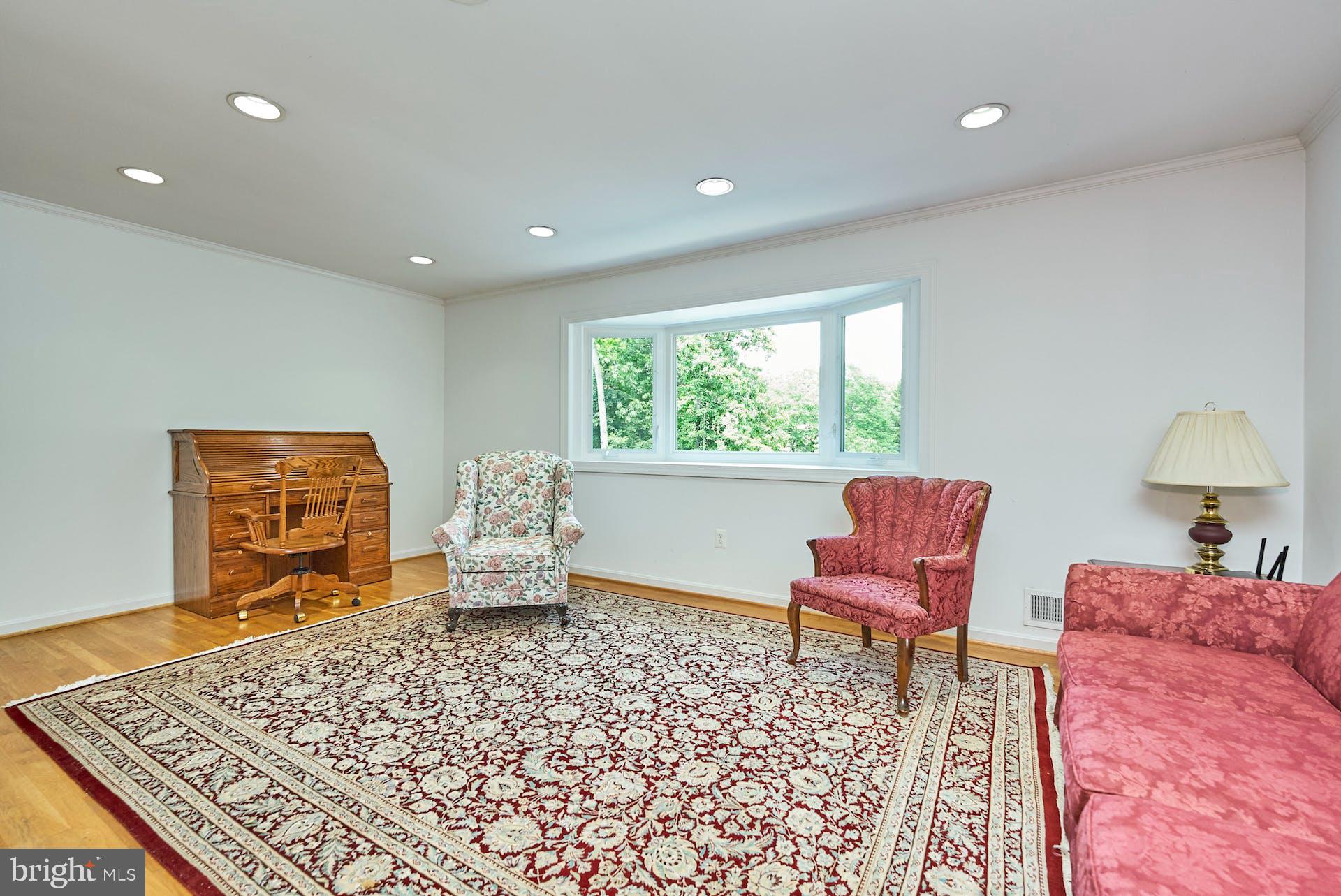 6911 Brisbane Street Springfield, VA 22152 - Photo 8 of 43 Living Room