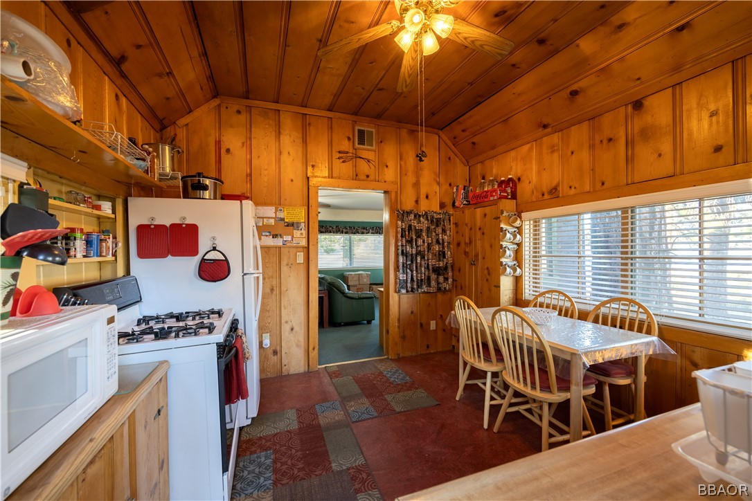 32 Big Bear Boulevard Big Bear Lake, CA 92315 - Photo 20 of 41