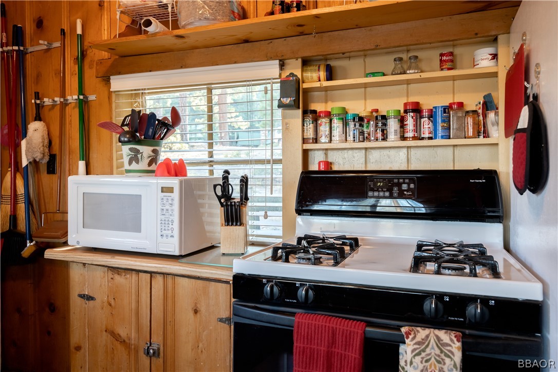 32 Big Bear Boulevard Big Bear Lake, CA 92315 - Photo 23 of 41 a kitchen with a stove and cabinets