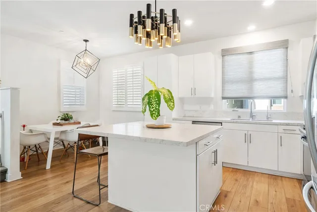 $4,800 | 2700 East Chaucer Street, Unit 2, Los Angeles, CA 90065