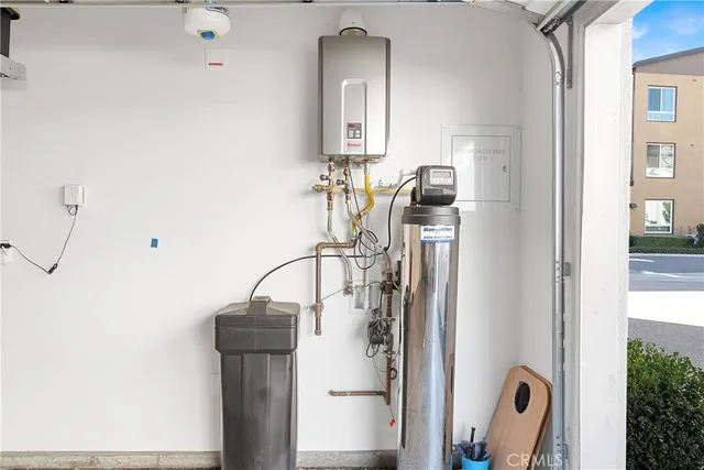 $4,800 | 2700 East Chaucer Street, Unit 2, Los Angeles, CA 90065