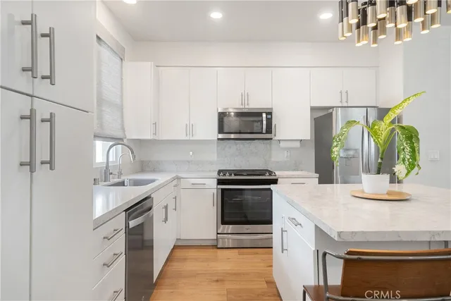 $4,800 | 2700 East Chaucer Street, Unit 2, Los Angeles, CA 90065