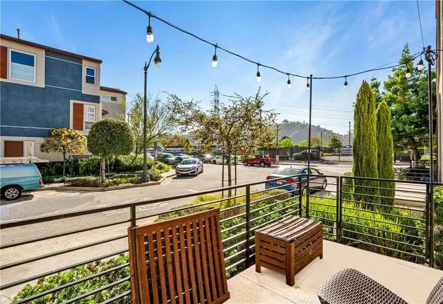 $4,800 | 2700 East Chaucer Street, Unit 2, Los Angeles, CA 90065