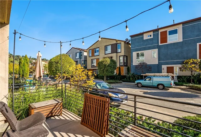 $4,800 | 2700 East Chaucer Street, Unit 2, Los Angeles, CA 90065