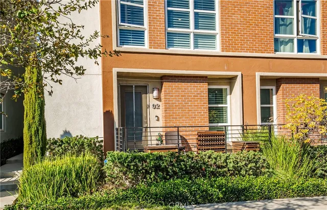 $4,800 | 2700 East Chaucer Street, Unit 2, Los Angeles, CA 90065