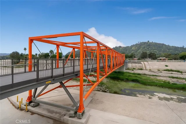 $4,800 | 2700 East Chaucer Street, Unit 2, Los Angeles, CA 90065