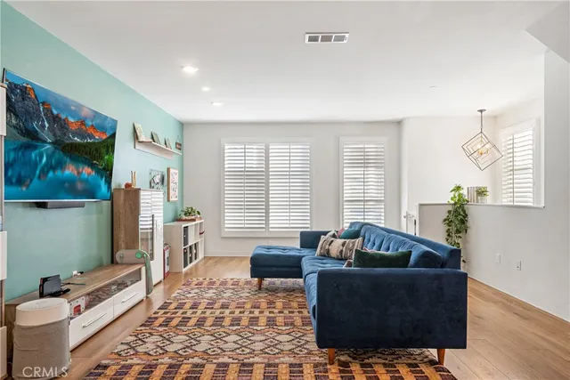 $4,800 | 2700 East Chaucer Street, Unit 2, Los Angeles, CA 90065